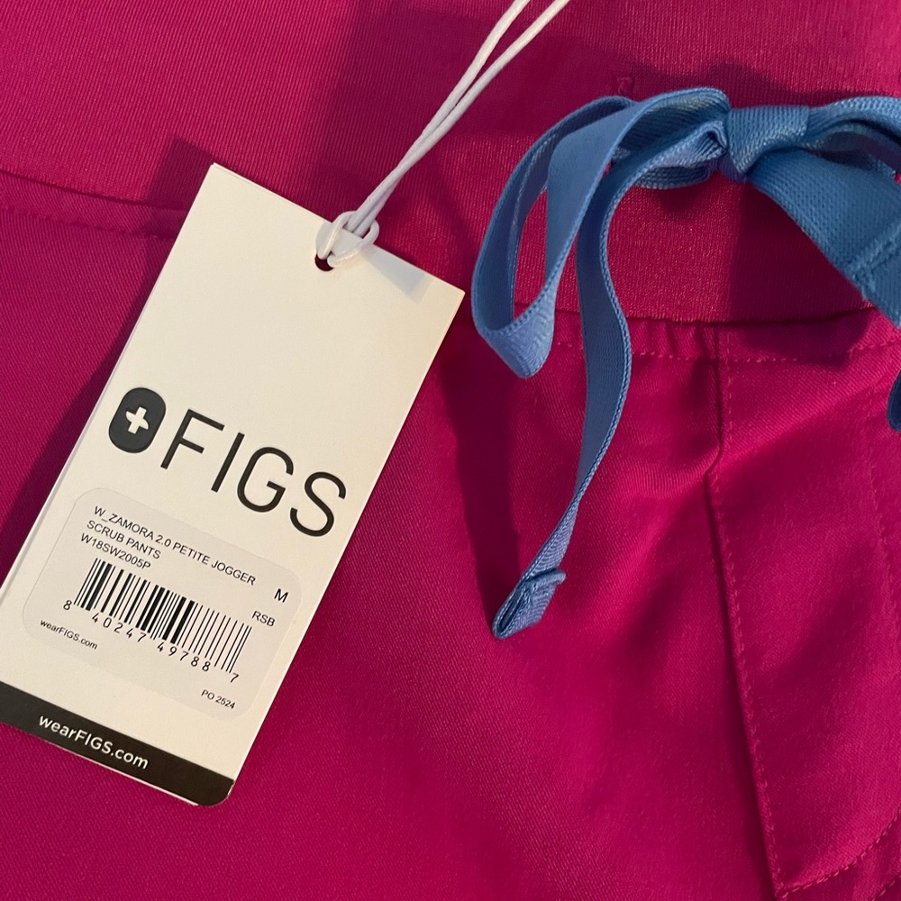 New with tags FIGS raspberry sorbet petite medium Zamora jogger scrub pants